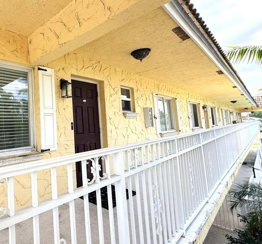 735 Hummingbird Way 201, North Palm Beach, FL 33408