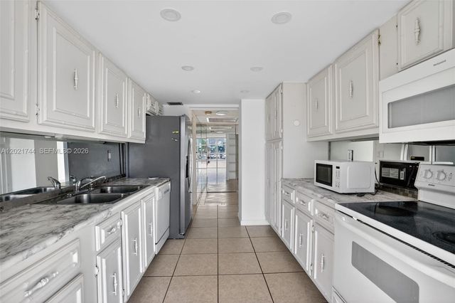 2000 Atlantic Shores Blvd 120, Hallandale Beach, FL 33009