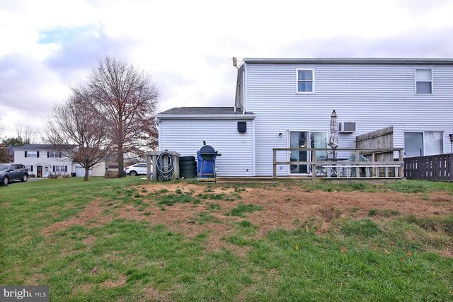 25 WALNUT MILL LN, Cleona, PA 17042