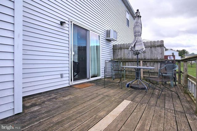 25 WALNUT MILL LN, Cleona, PA 17042