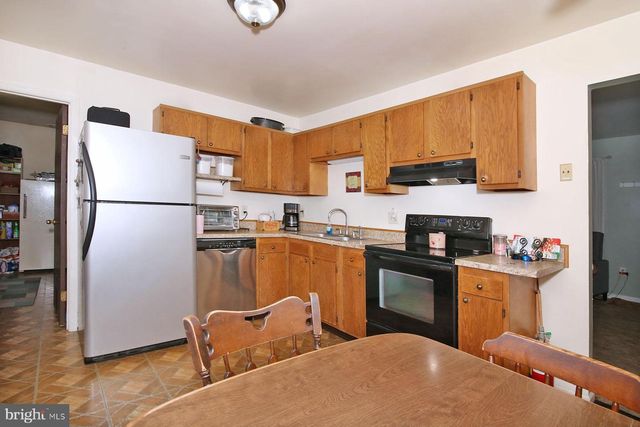 25 WALNUT MILL LN, Cleona, PA 17042