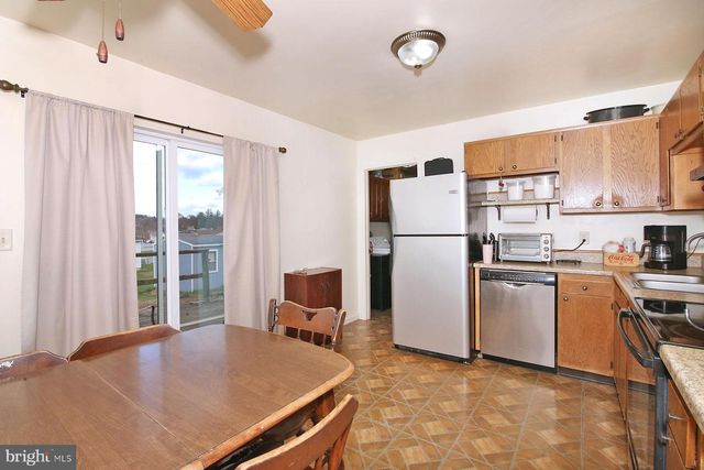 25 WALNUT MILL LN, Cleona, PA 17042