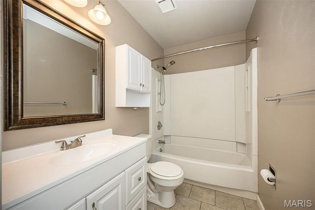 9122 Eager Road, Brentwood, MO 63144