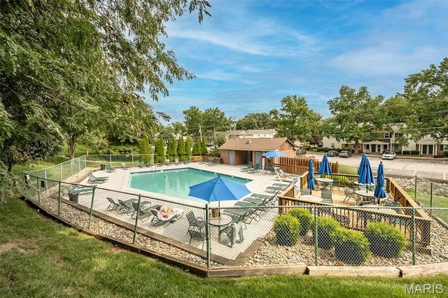 9122 Eager Road, Brentwood, MO 63144