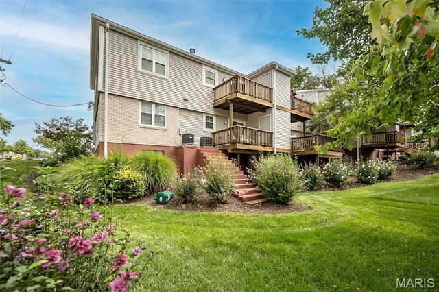 9122 Eager Road, Brentwood, MO 63144