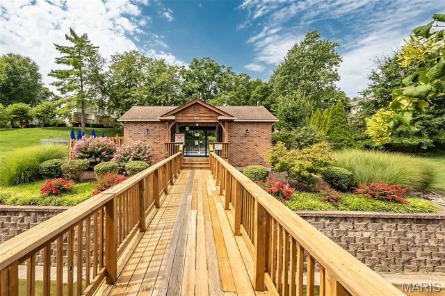 9122 Eager Road, Brentwood, MO 63144