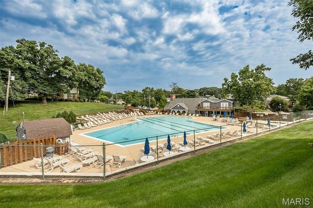 9122 Eager Road, Brentwood, MO 63144