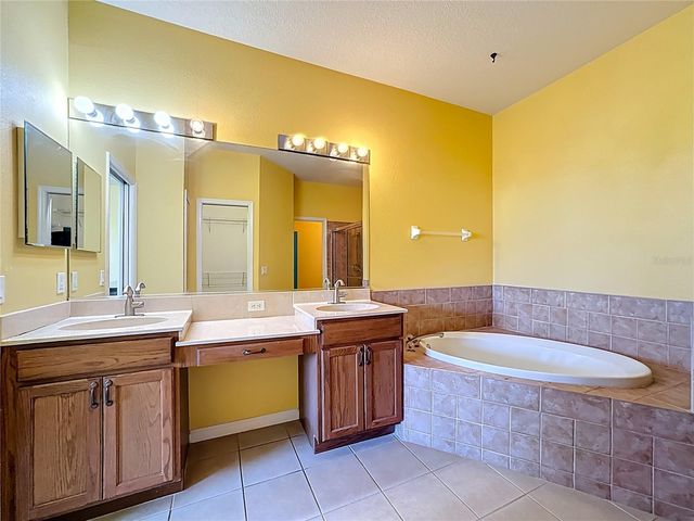 5609 SPANISH POINT COURT, Palmetto, FL 34221