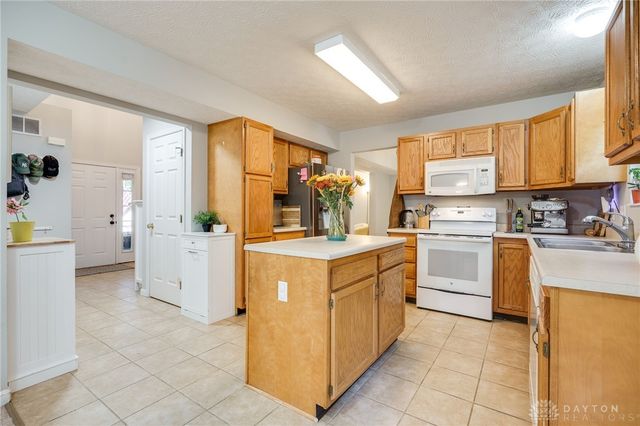 4330 Coach Light Trail, Dayton, OH 45424