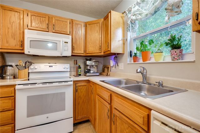 4330 Coach Light Trail, Dayton, OH 45424