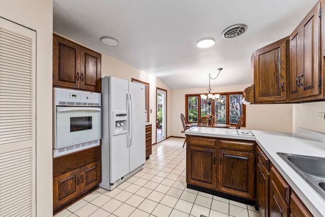 1049 Martingale Drive, Bartlett, IL 60103