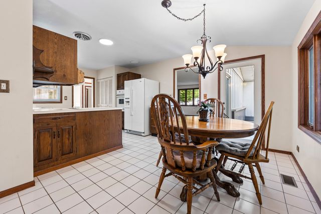 1049 Martingale Drive, Bartlett, IL 60103