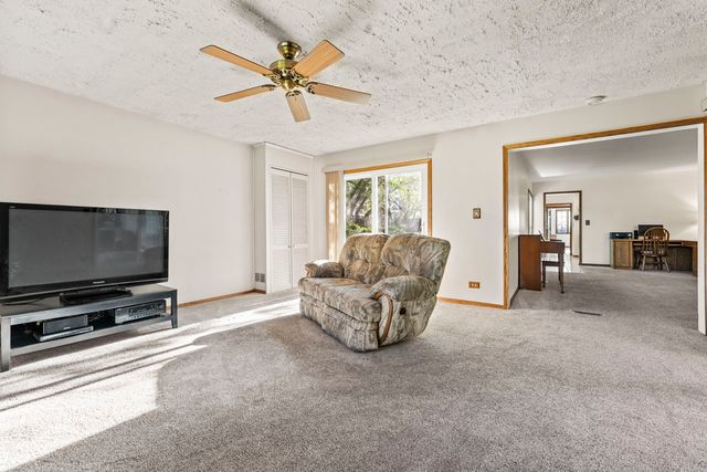1049 Martingale Drive, Bartlett, IL 60103