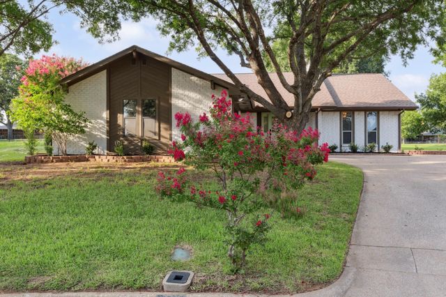 1308 Clubhouse Court, Mansfield, TX 76063