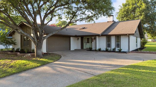 1308 Clubhouse Court, Mansfield, TX 76063