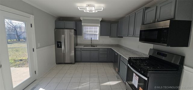 308 W 3rd Street, Owasso, OK 74055