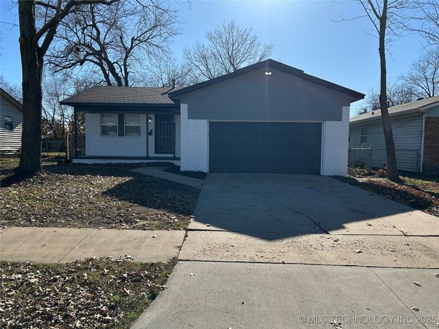 308 W 3rd Street, Owasso, OK 74055