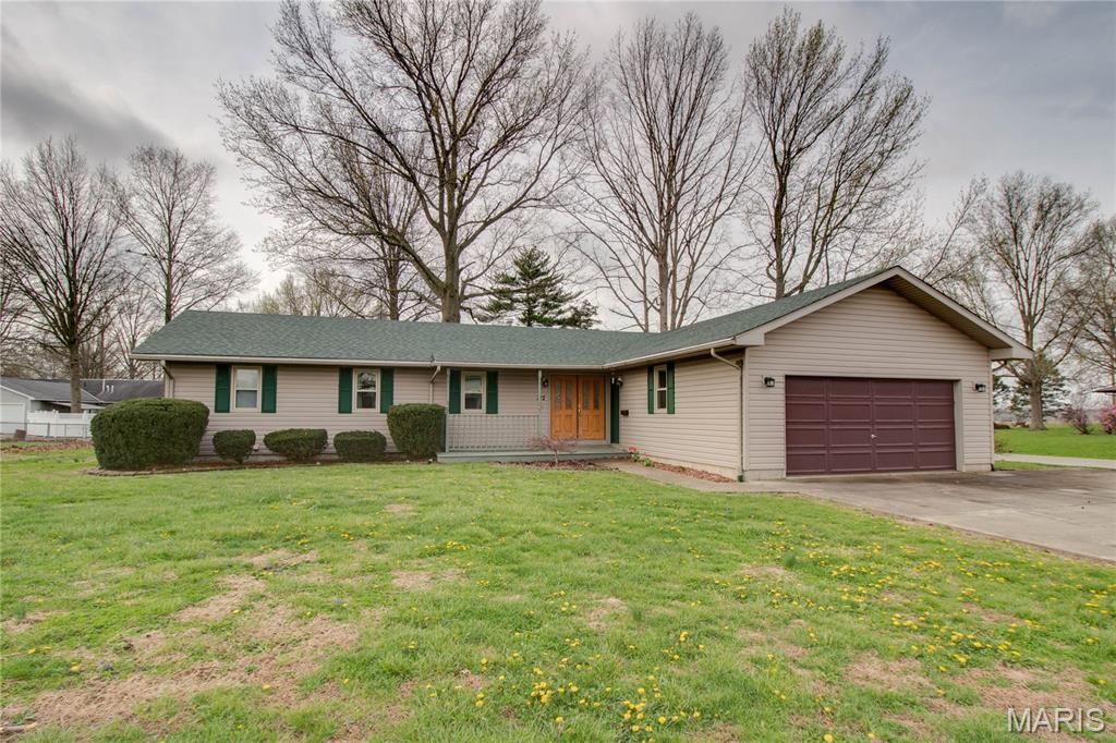 Image 1 of property listing at 312 W 4th South Street, Mount Olive, IL 62069