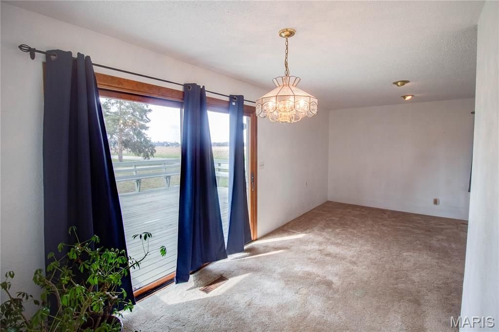 Image 11 of property listing at 312 W 4th South Street, Mount Olive, IL 62069