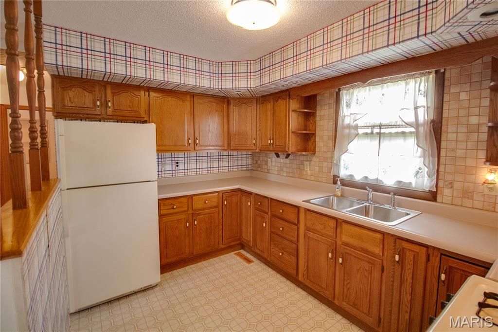 Image 14 of property listing at 312 W 4th South Street, Mount Olive, IL 62069