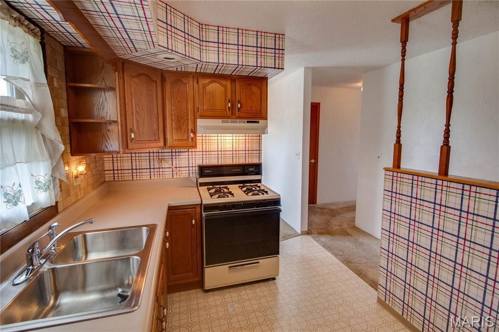 Image 15 of property listing at 312 W 4th South Street, Mount Olive, IL 62069