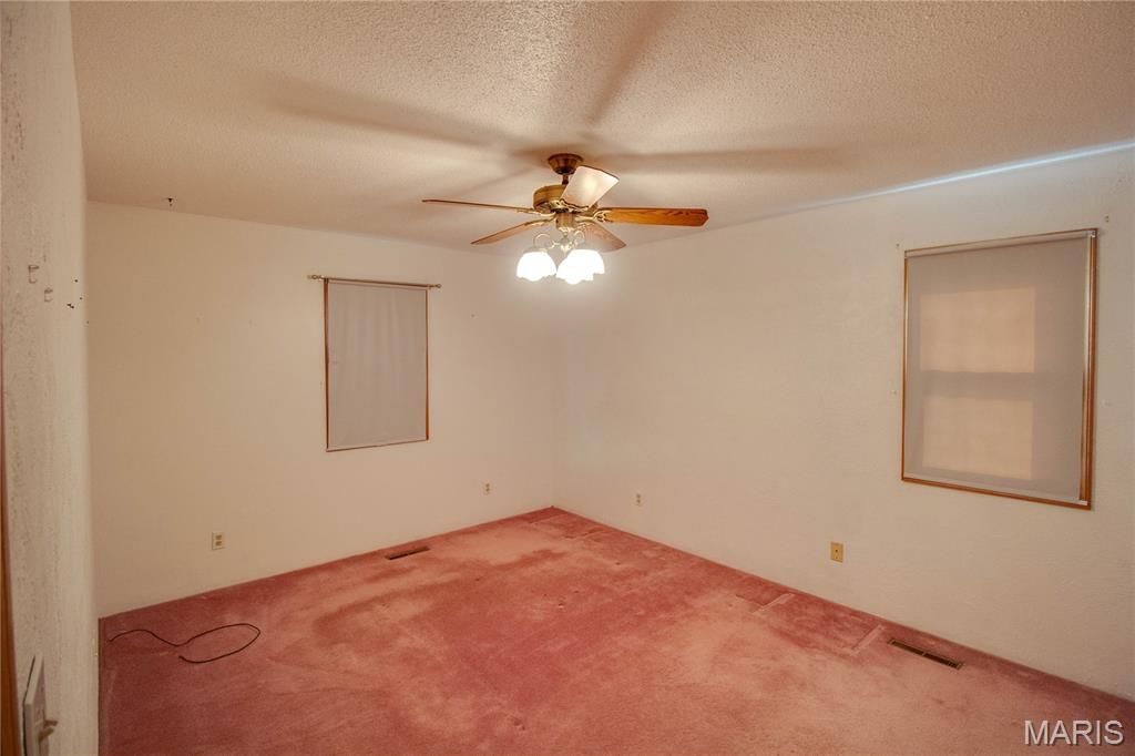 Image 16 of property listing at 312 W 4th South Street, Mount Olive, IL 62069