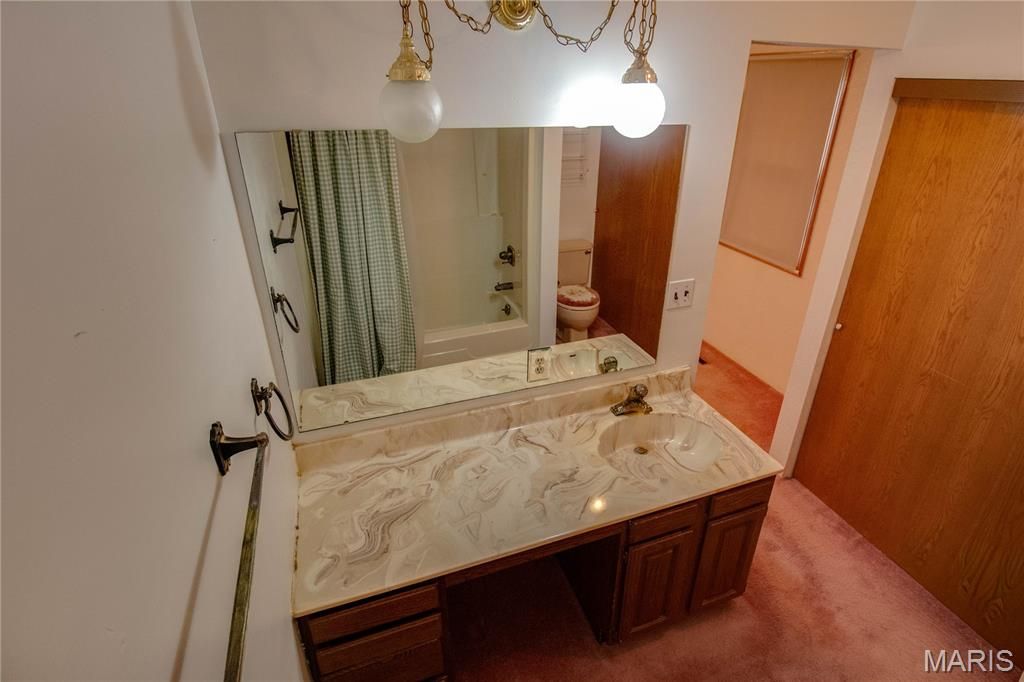 Image 21 of property listing at 312 W 4th South Street, Mount Olive, IL 62069