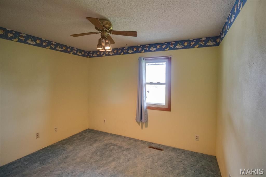 Image 22 of property listing at 312 W 4th South Street, Mount Olive, IL 62069