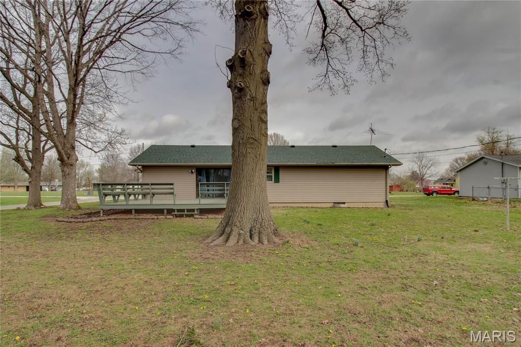 Image 35 of property listing at 312 W 4th South Street, Mount Olive, IL 62069