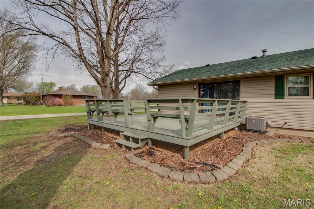 Image 38 of property listing at 312 W 4th South Street, Mount Olive, IL 62069