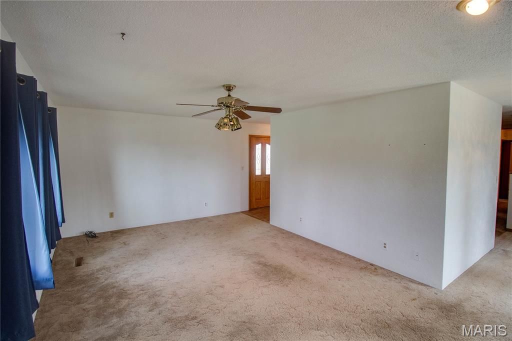Image 8 of property listing at 312 W 4th South Street, Mount Olive, IL 62069