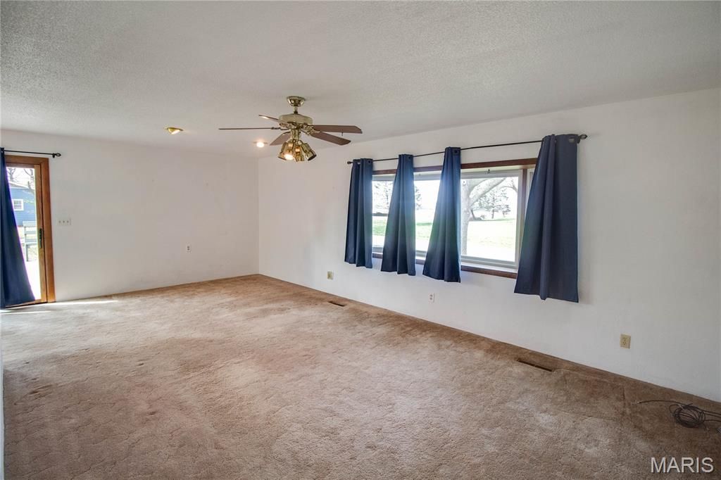 Image 9 of property listing at 312 W 4th South Street, Mount Olive, IL 62069