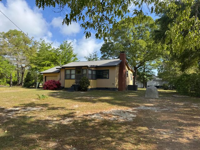 102 Norris Drive, Eutawville, SC 29048