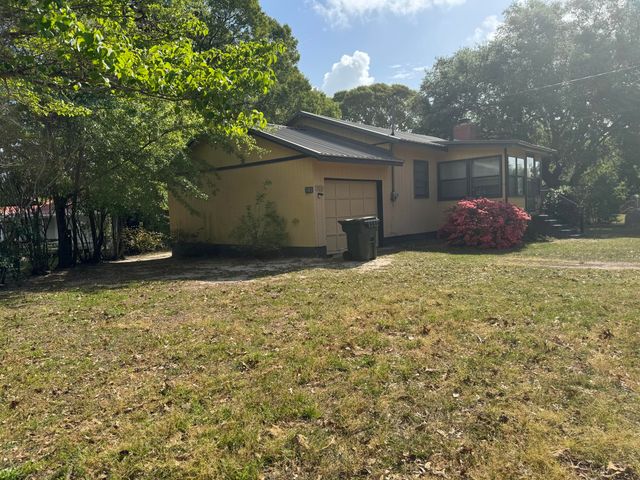 102 Norris Drive, Eutawville, SC 29048