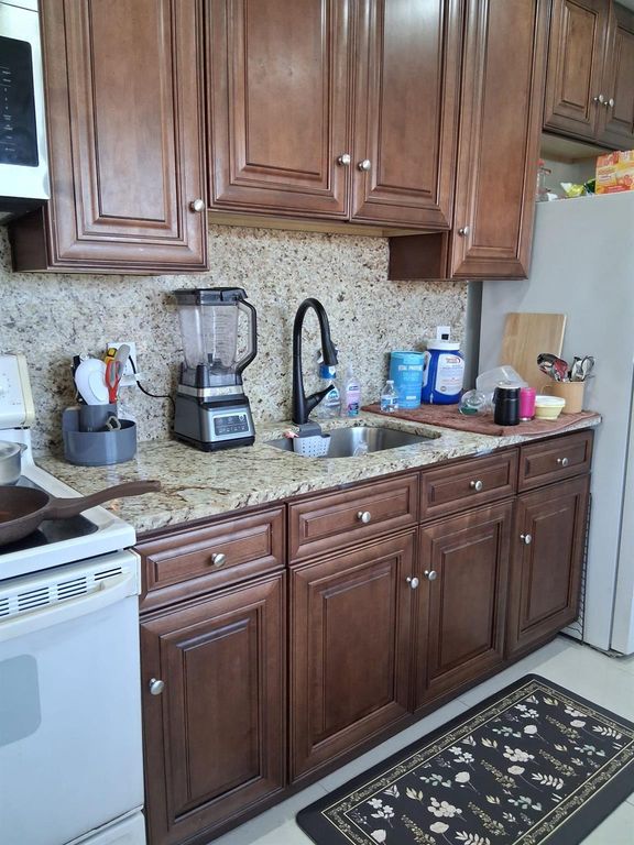 338 SW 15th St 338, Dania Beach, FL 33004