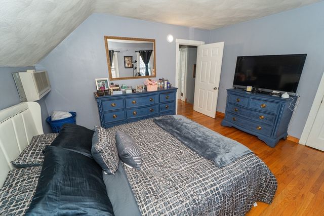 1 Thatcher St, New Bedford, MA 02744