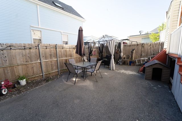 1 Thatcher St, New Bedford, MA 02744