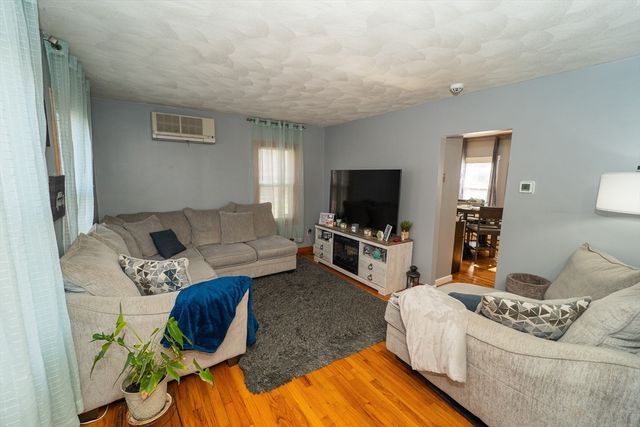 1 Thatcher St, New Bedford, MA 02744