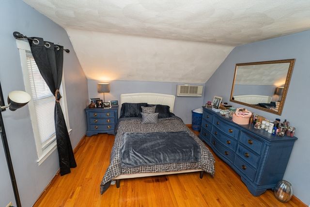 1 Thatcher St, New Bedford, MA 02744