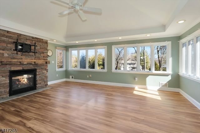 12 Wilson Ter, Waldwick Boro, NJ 07463