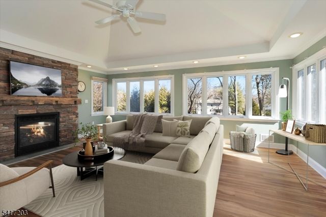 12 Wilson Ter, Waldwick Boro, NJ 07463