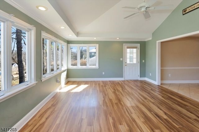 12 Wilson Ter, Waldwick Boro, NJ 07463