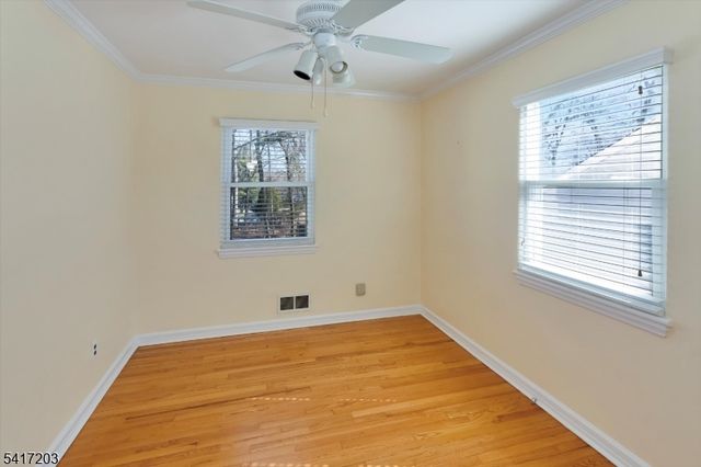 12 Wilson Ter, Waldwick Boro, NJ 07463