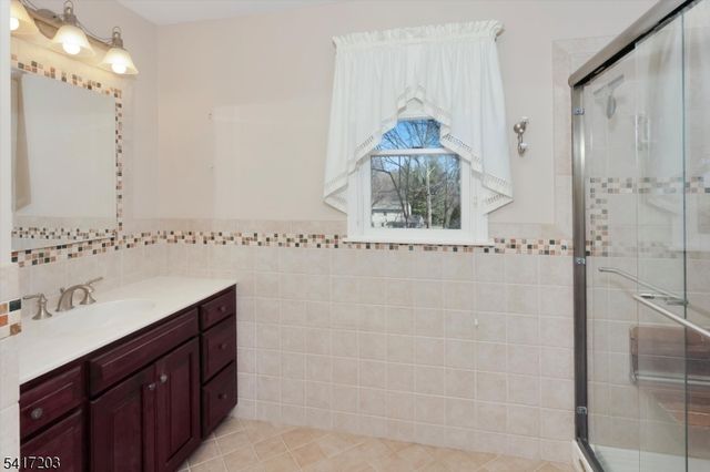 12 Wilson Ter, Waldwick Boro, NJ 07463