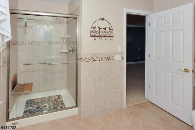 12 Wilson Ter, Waldwick Boro, NJ 07463