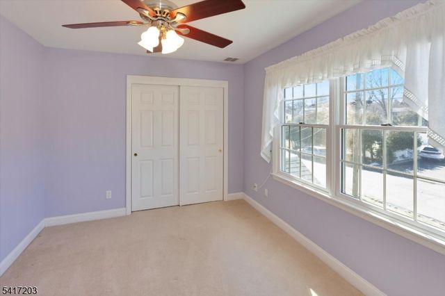 12 Wilson Ter, Waldwick Boro, NJ 07463