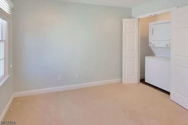 12 Wilson Ter, Waldwick Boro, NJ 07463