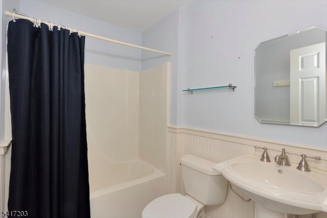 12 Wilson Ter, Waldwick Boro, NJ 07463