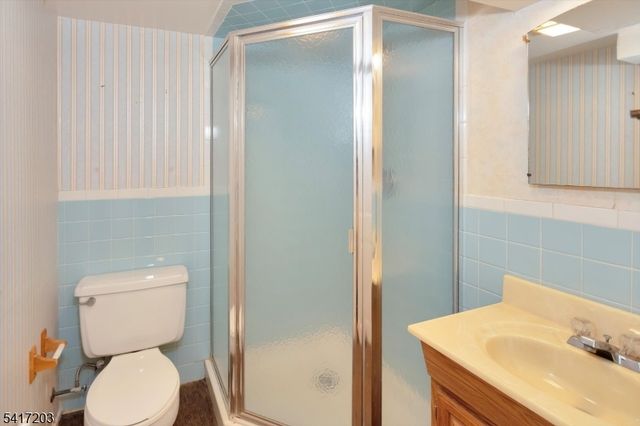 12 Wilson Ter, Waldwick Boro, NJ 07463