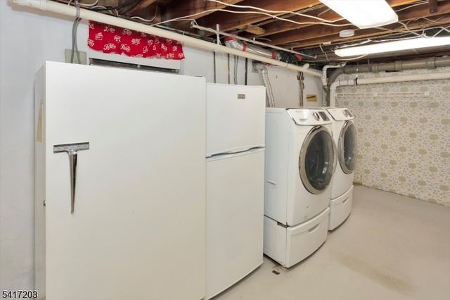 12 Wilson Ter, Waldwick Boro, NJ 07463